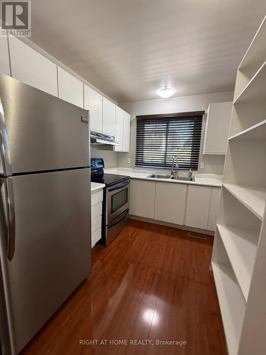 1950 Belmore Lane, Ottawa, Ontario  K1B 4Z8 - Photo 3 - X12441619