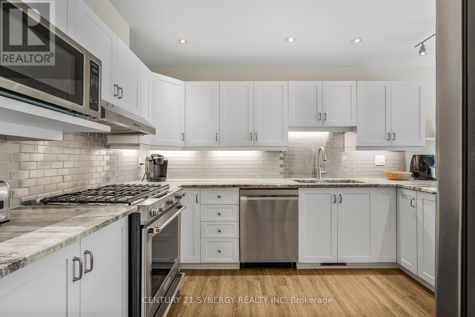 16 - 32 Innesbrook Court, Ottawa, Ontario  K2S 1C7 - Photo 4 - X12441656