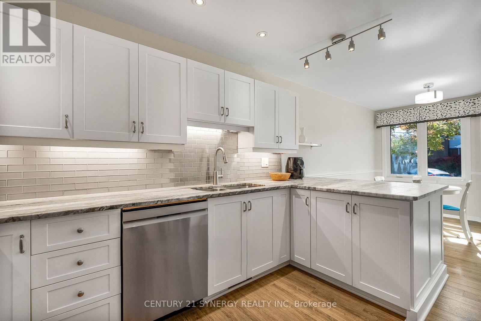 16 - 32 Innesbrook Court, Ottawa, Ontario  K2S 1C7 - Photo 5 - X12441656