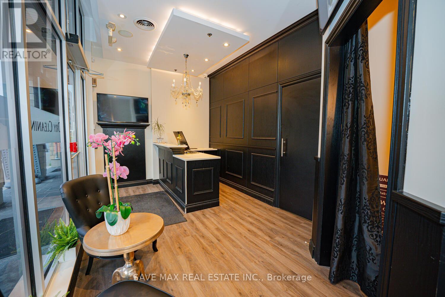 113 - 216 Oak Park Boulevard, Oakville, Ontario  L6H 7S8 - Photo 10 - W12441542