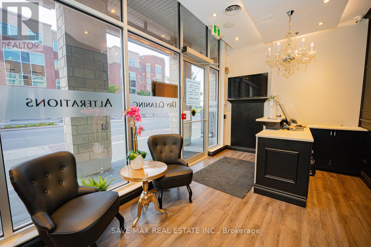 113 - 216 Oak Park Boulevard, Oakville, Ontario  L6H 7S8 - Photo 11 - W12441542