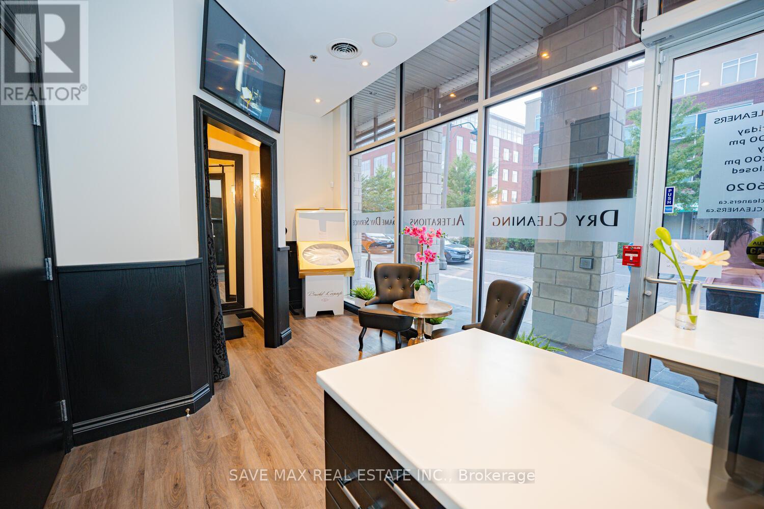 113 - 216 Oak Park Boulevard, Oakville, Ontario  L6H 7S8 - Photo 12 - W12441542