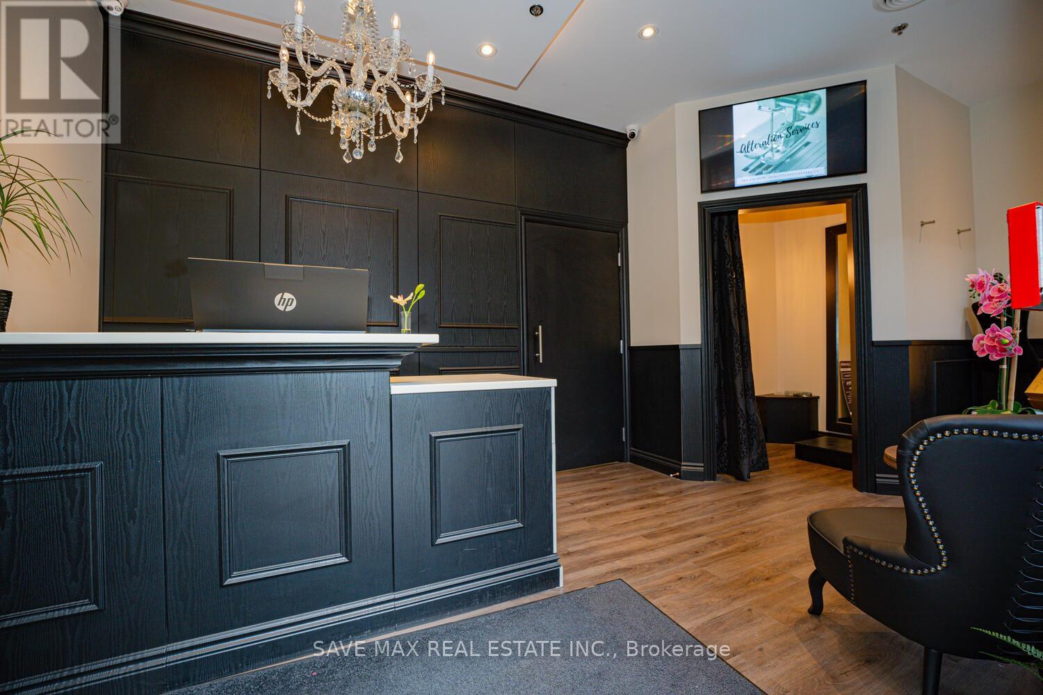 113 - 216 Oak Park Boulevard, Oakville, Ontario  L6H 7S8 - Photo 8 - W12441542