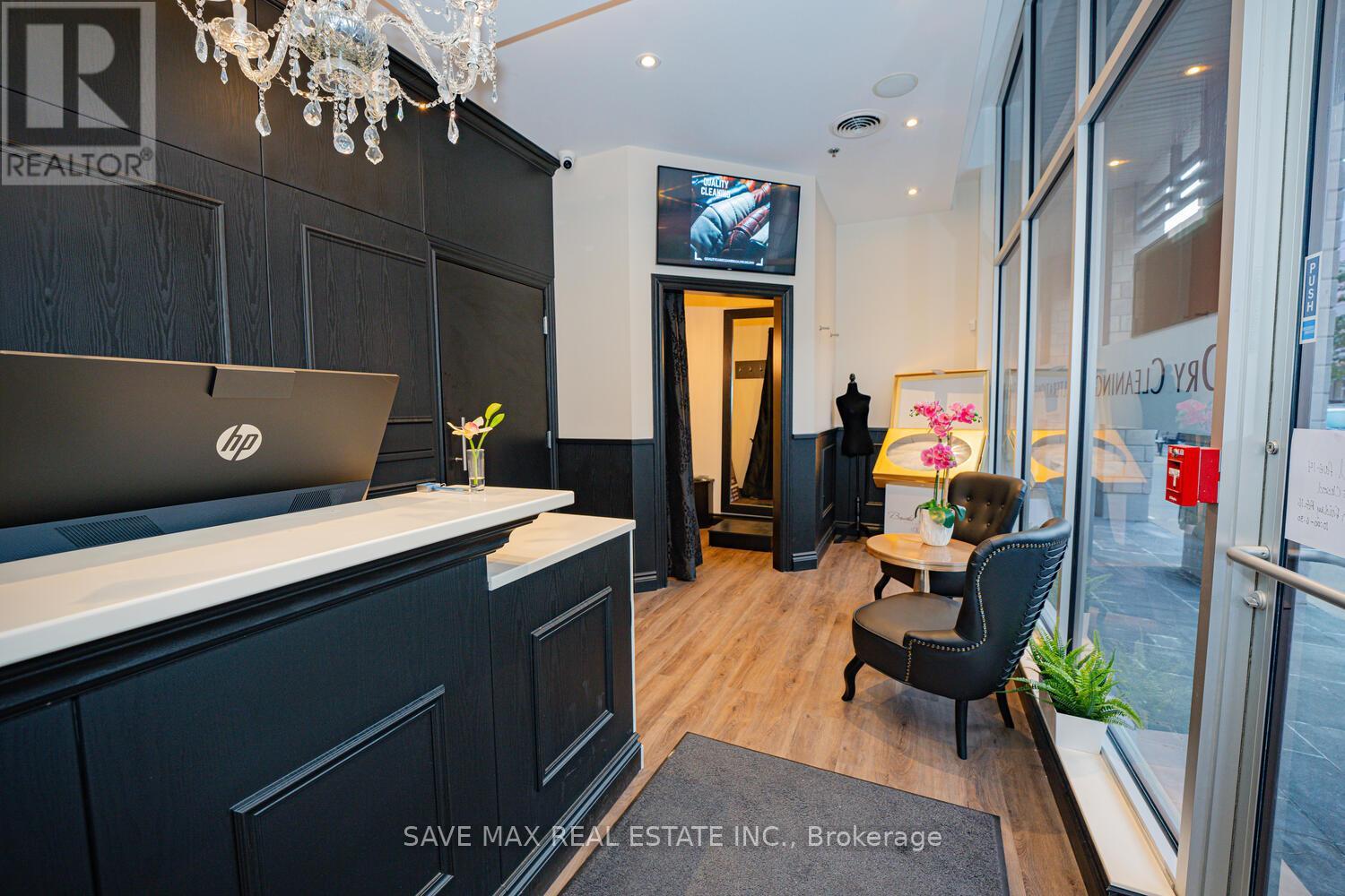 113 - 216 Oak Park Boulevard, Oakville, Ontario  L6H 7S8 - Photo 9 - W12441542