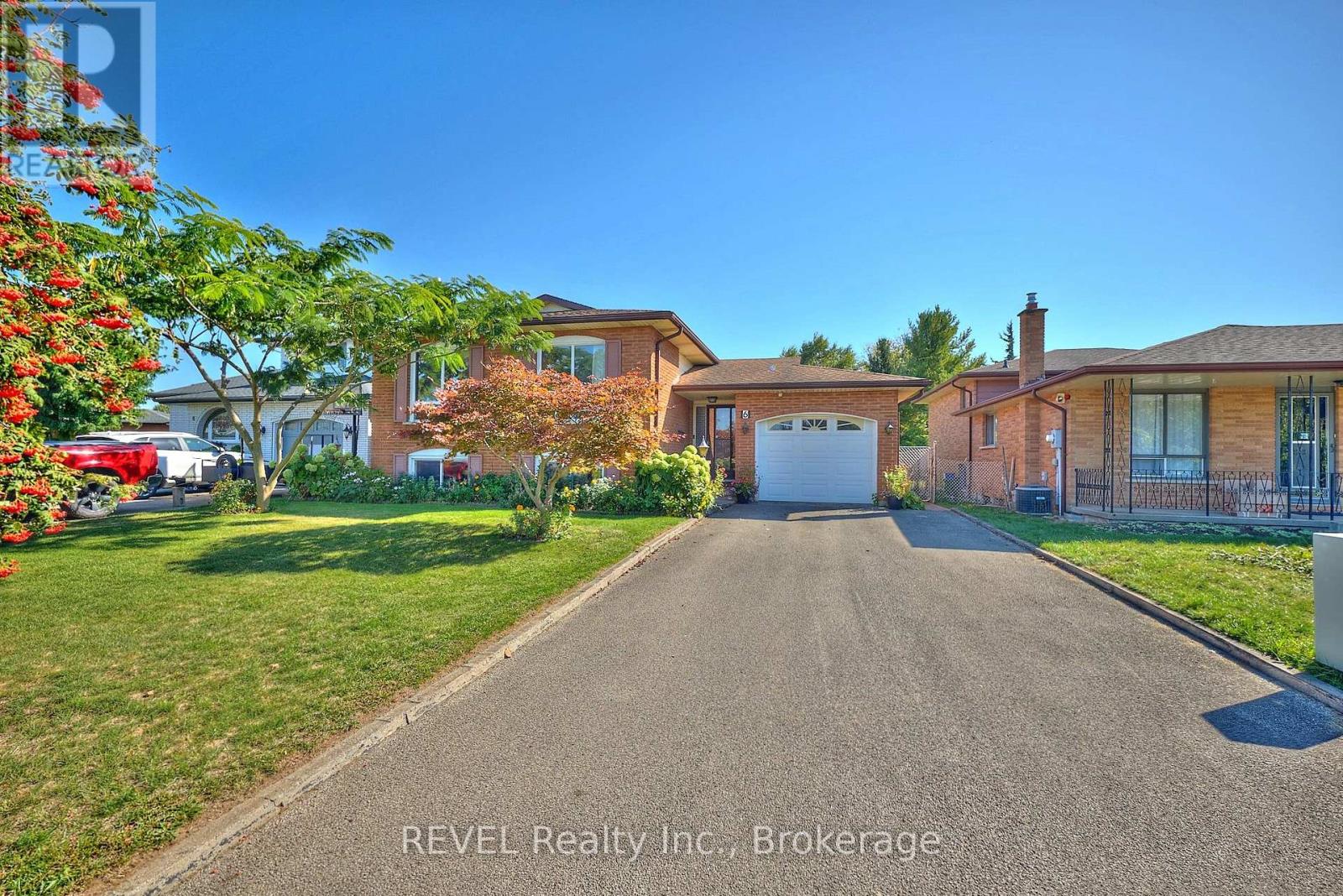6 Charleen Circle, St. Catharines (Carlton/bunting), Ontario  L2M 7G6 - Photo 1 - X12441643