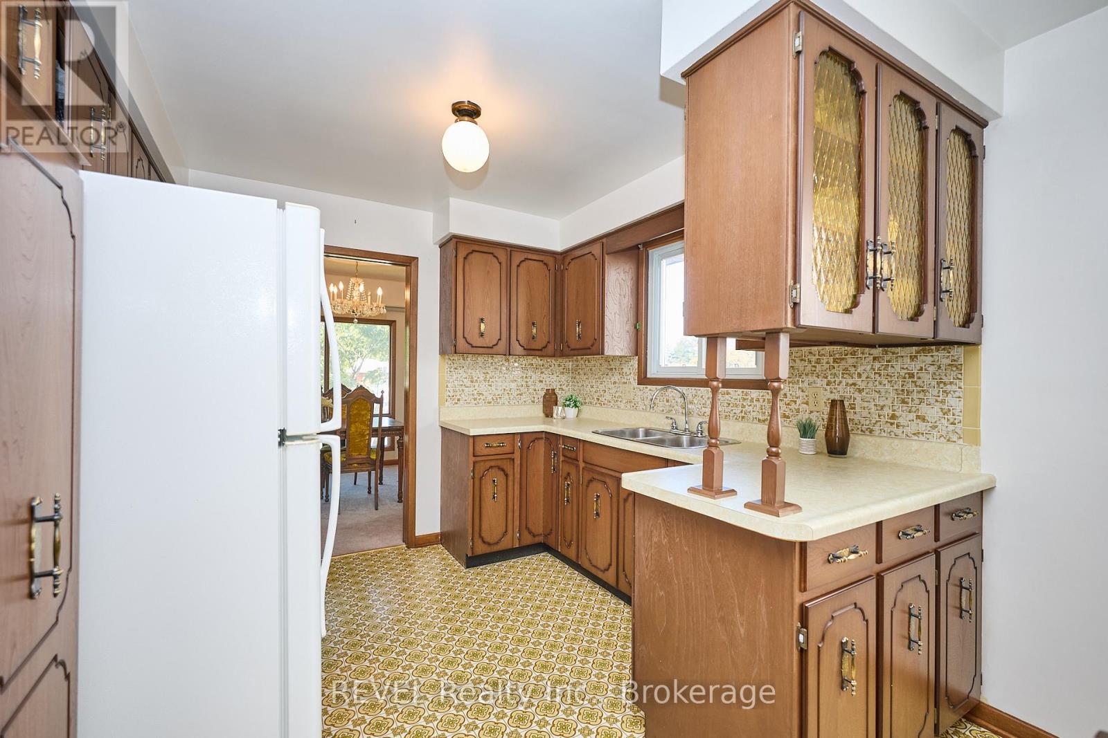 6 Charleen Circle, St. Catharines (Carlton/bunting), Ontario  L2M 7G6 - Photo 12 - X12441643