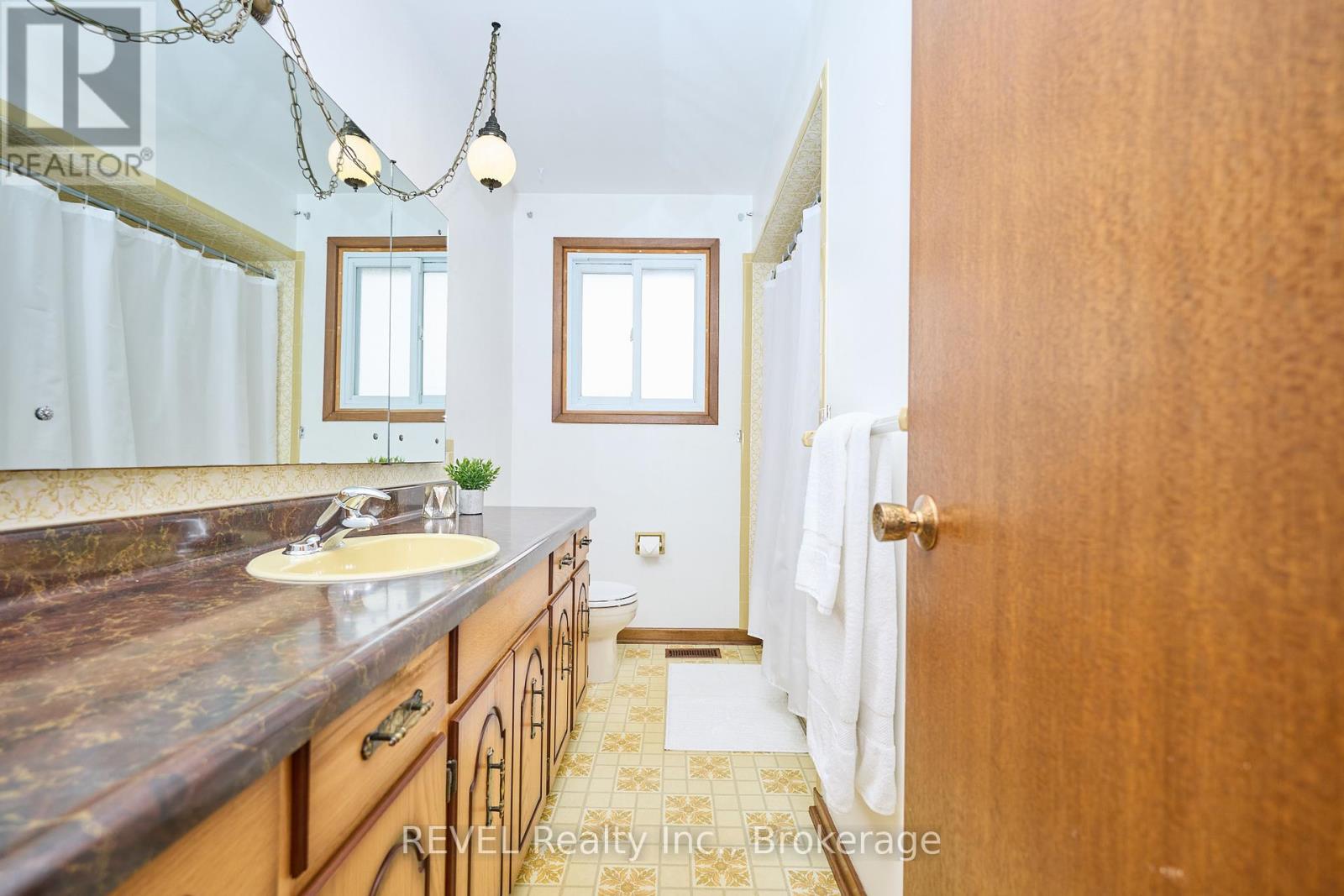 6 Charleen Circle, St. Catharines (Carlton/bunting), Ontario  L2M 7G6 - Photo 19 - X12441643