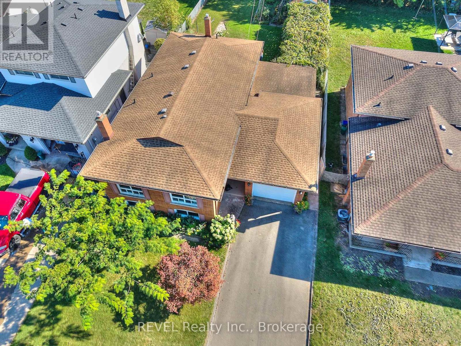 6 Charleen Circle, St. Catharines (Carlton/bunting), Ontario  L2M 7G6 - Photo 2 - X12441643