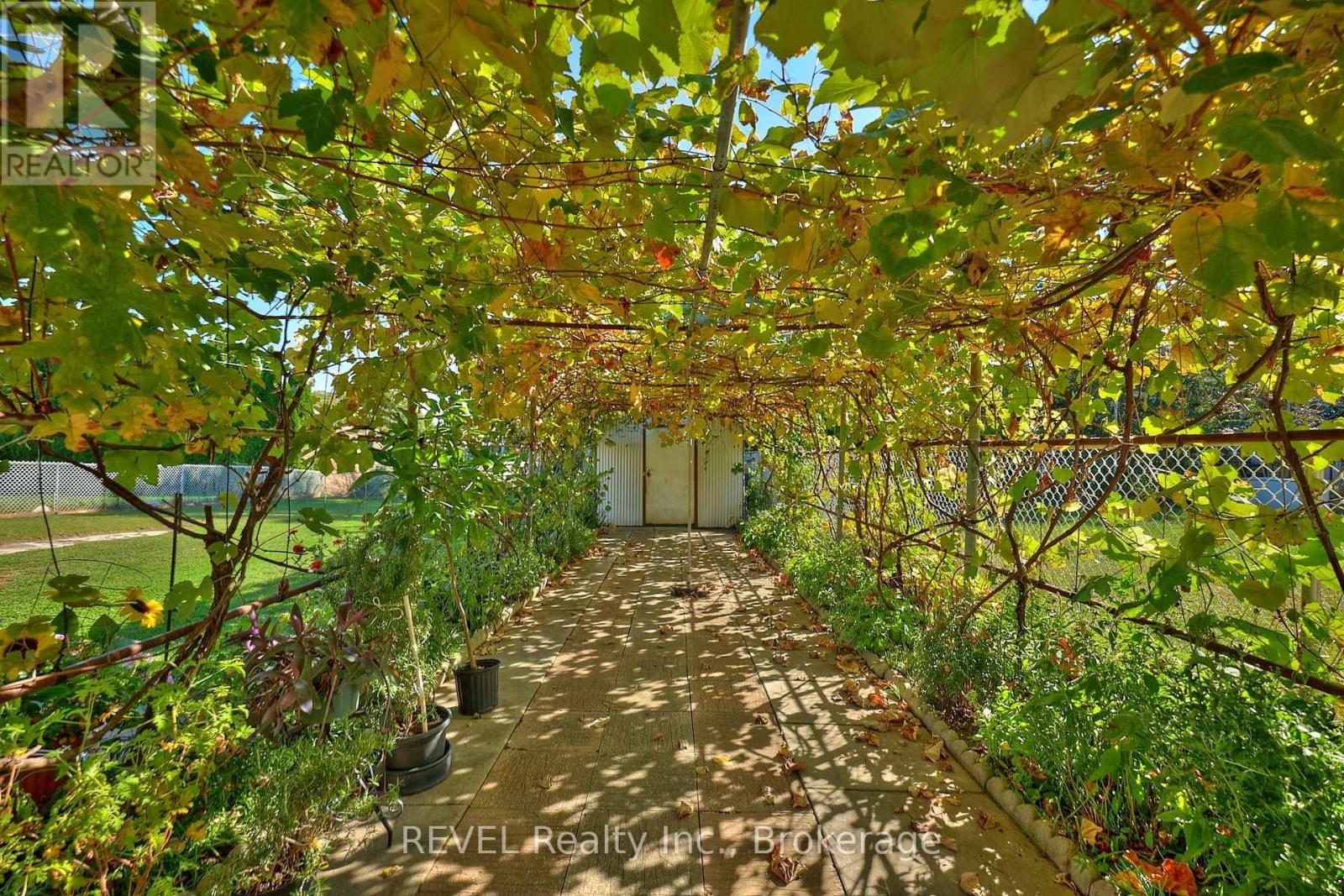 6 Charleen Circle, St. Catharines (Carlton/bunting), Ontario  L2M 7G6 - Photo 37 - X12441643