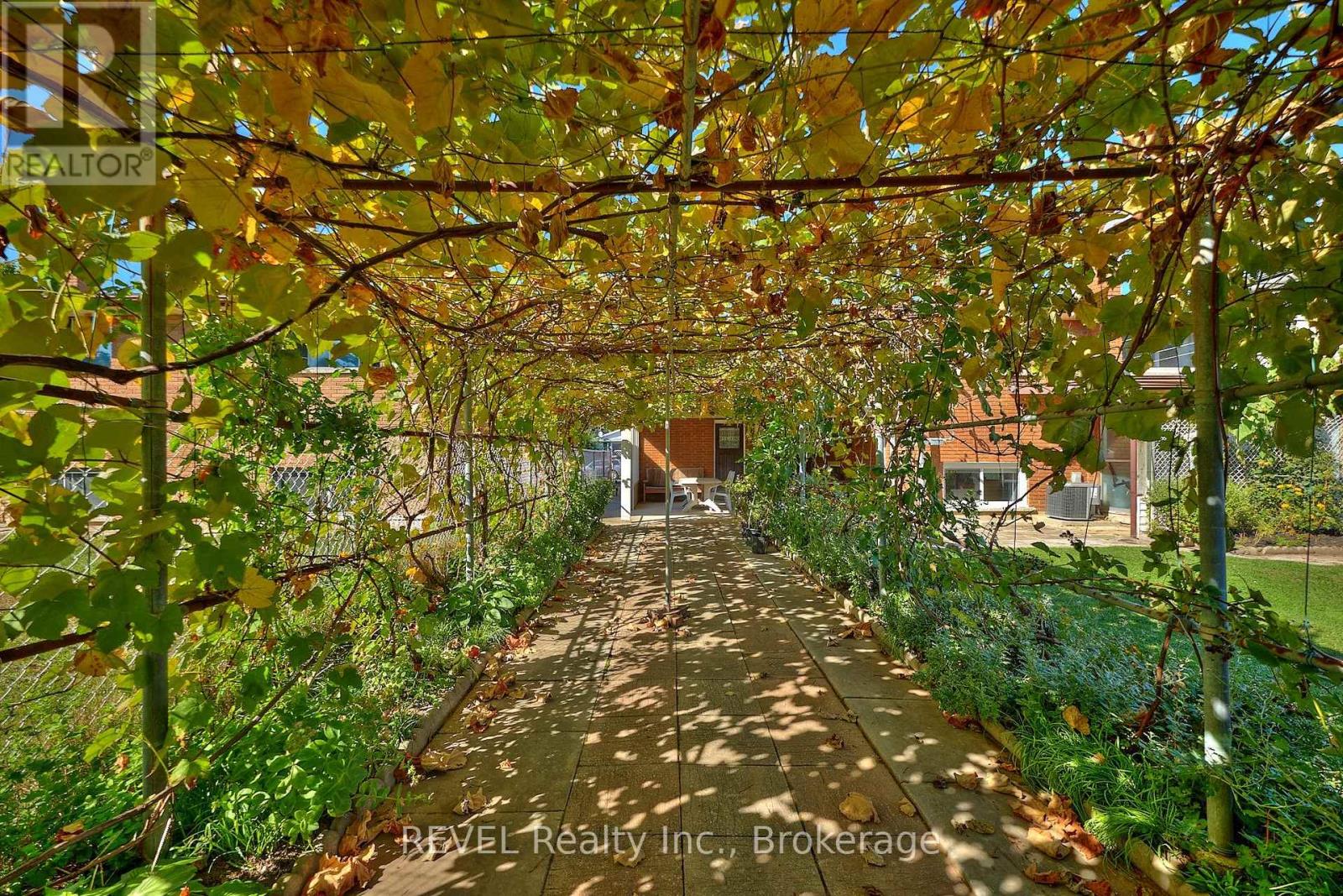 6 Charleen Circle, St. Catharines (Carlton/bunting), Ontario  L2M 7G6 - Photo 38 - X12441643