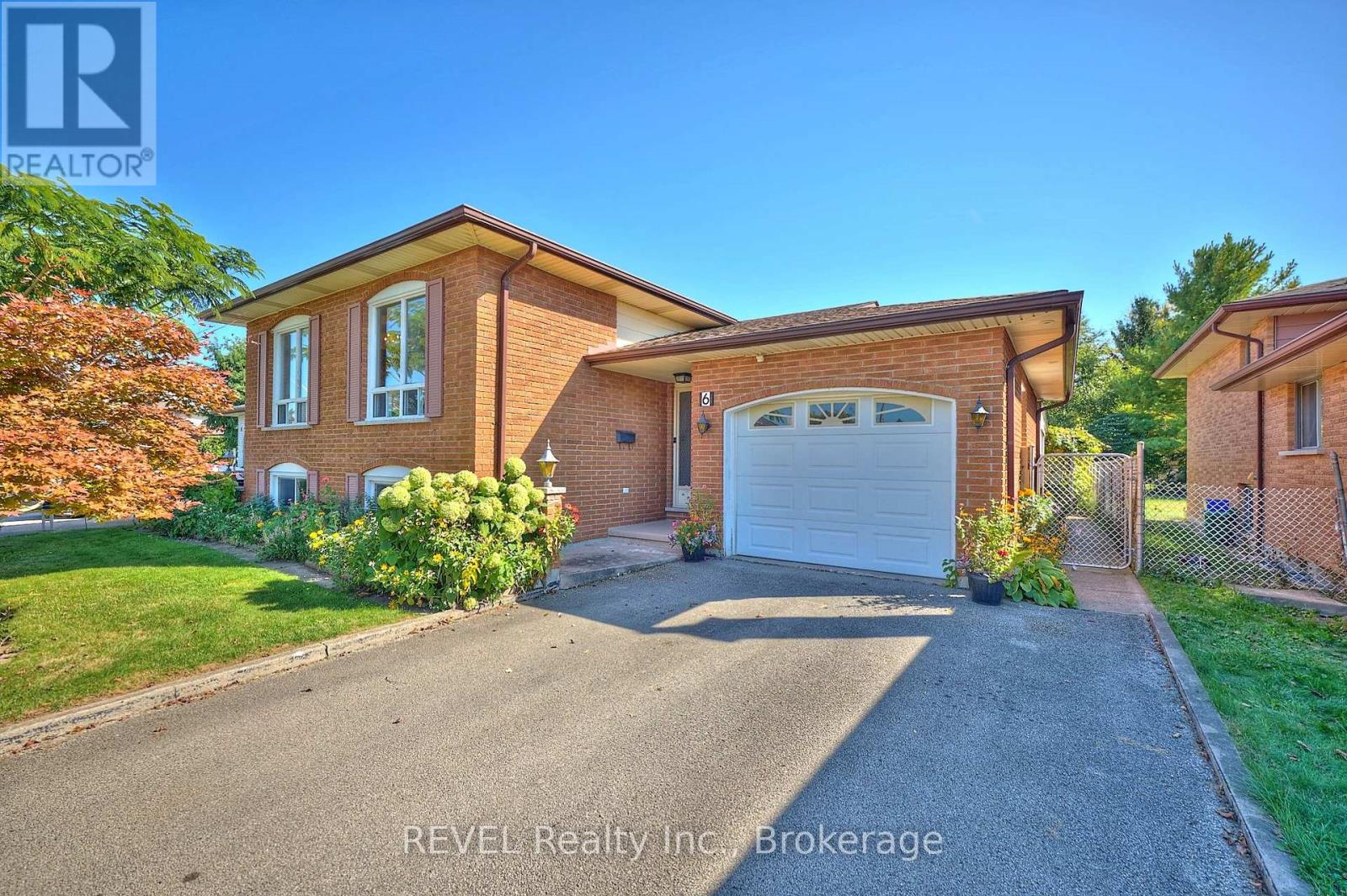 6 Charleen Circle, St. Catharines (Carlton/bunting), Ontario  L2M 7G6 - Photo 4 - X12441643