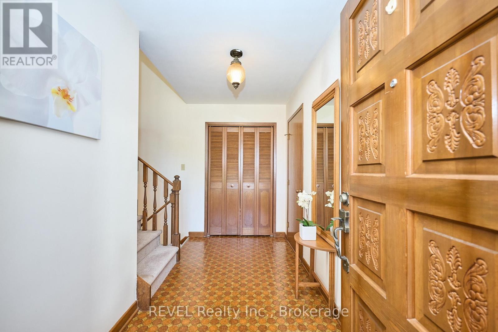 6 Charleen Circle, St. Catharines (Carlton/bunting), Ontario  L2M 7G6 - Photo 5 - X12441643