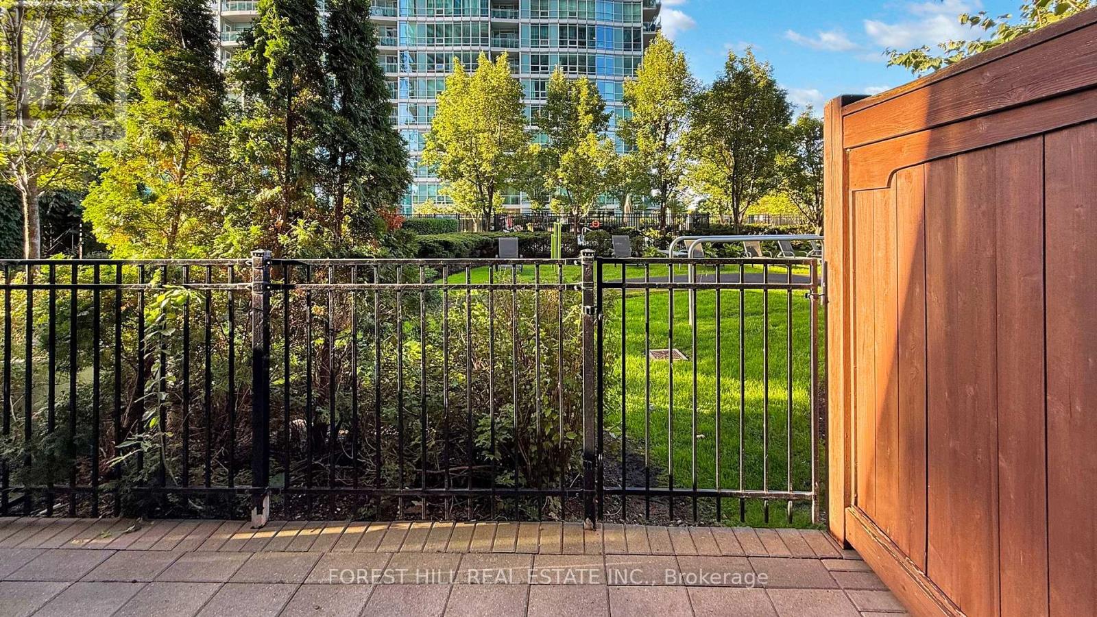 434 - 165 Legion Road N, Toronto (Mimico), Ontario  M8Y 0A1 - Photo 23 - W12441574