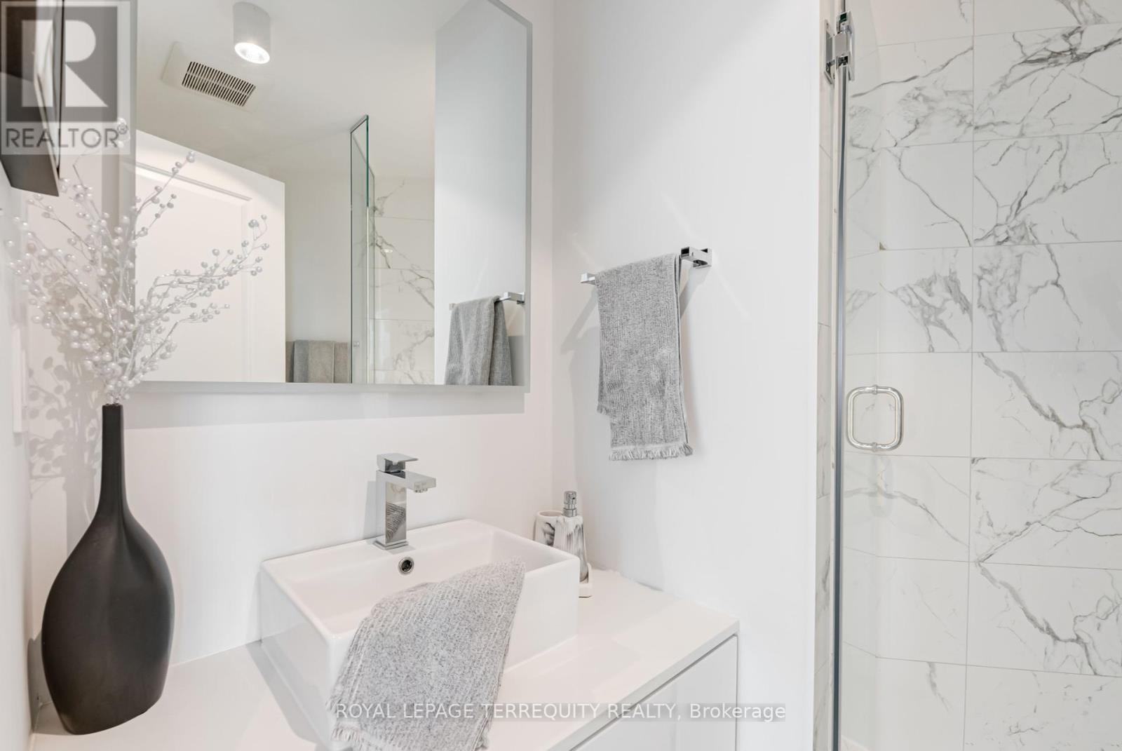 1210 - 15 Windermere Avenue, Toronto (High Park-Swansea), Ontario  M6S 5A2 - Photo 18 - W12441579