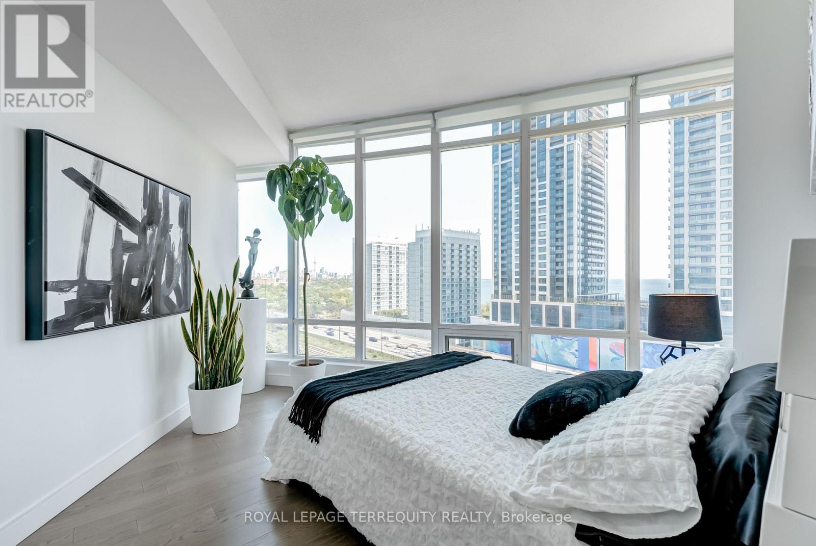 1210 - 15 Windermere Avenue, Toronto (High Park-Swansea), Ontario  M6S 5A2 - Photo 21 - W12441579