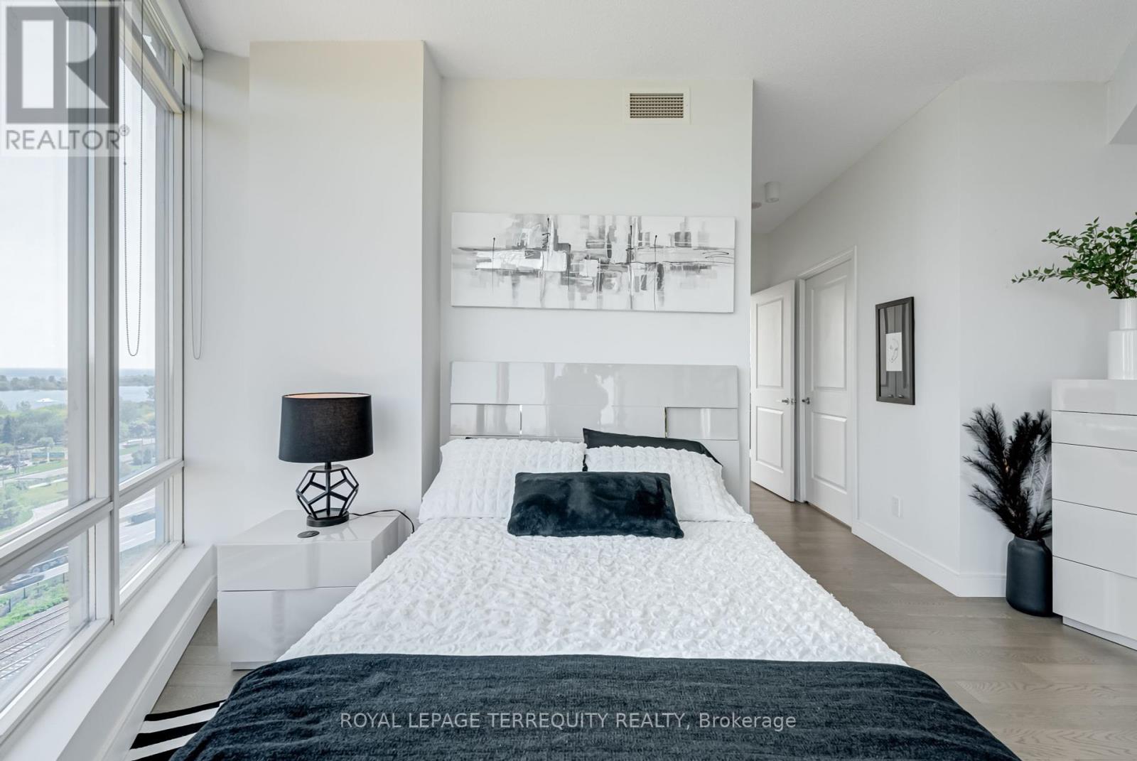 1210 - 15 Windermere Avenue, Toronto (High Park-Swansea), Ontario  M6S 5A2 - Photo 22 - W12441579