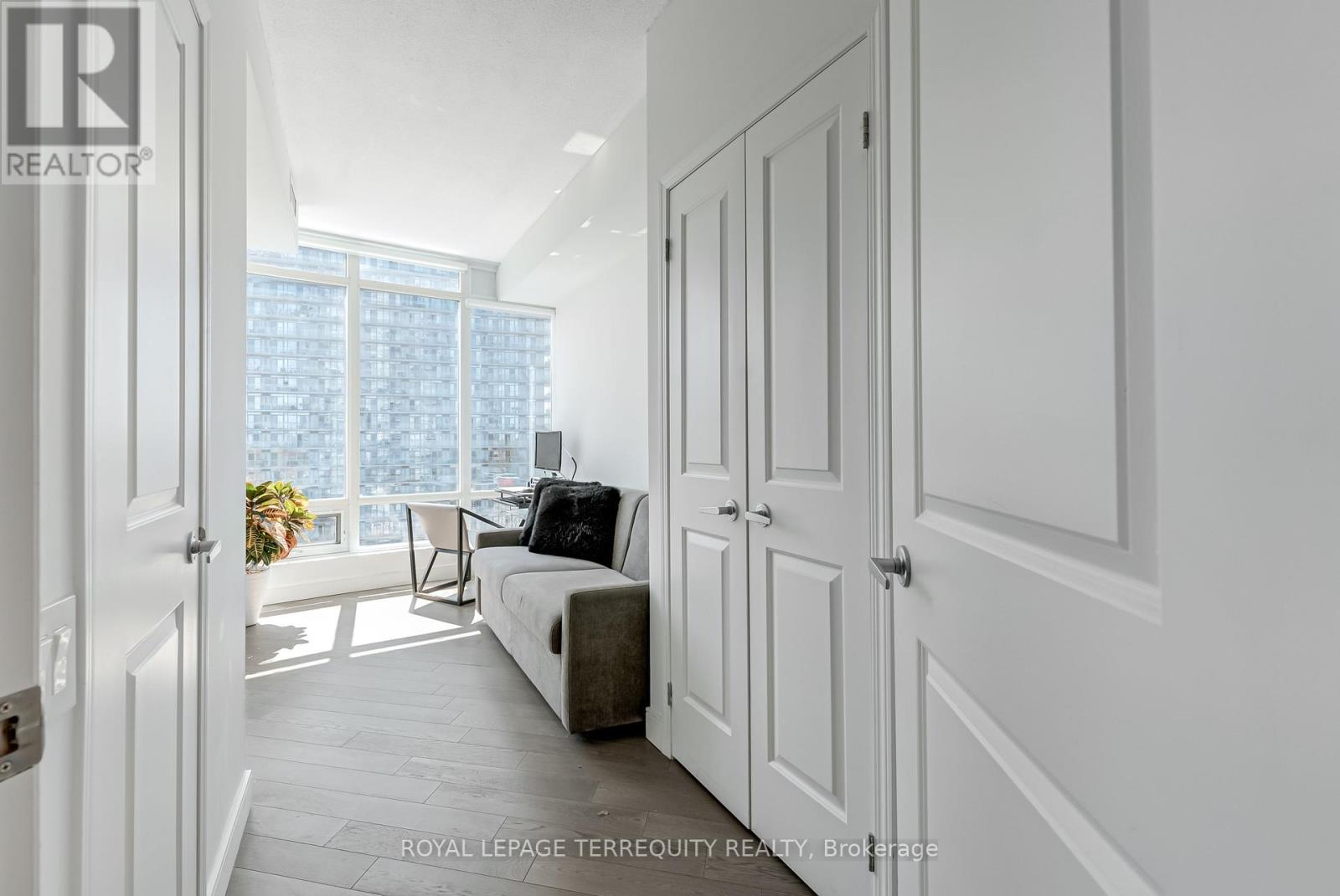 1210 - 15 Windermere Avenue, Toronto (High Park-Swansea), Ontario  M6S 5A2 - Photo 26 - W12441579