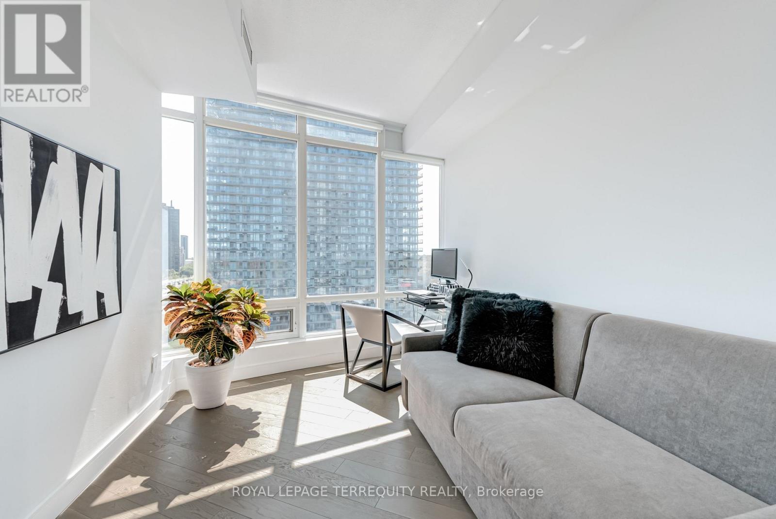 1210 - 15 Windermere Avenue, Toronto (High Park-Swansea), Ontario  M6S 5A2 - Photo 27 - W12441579