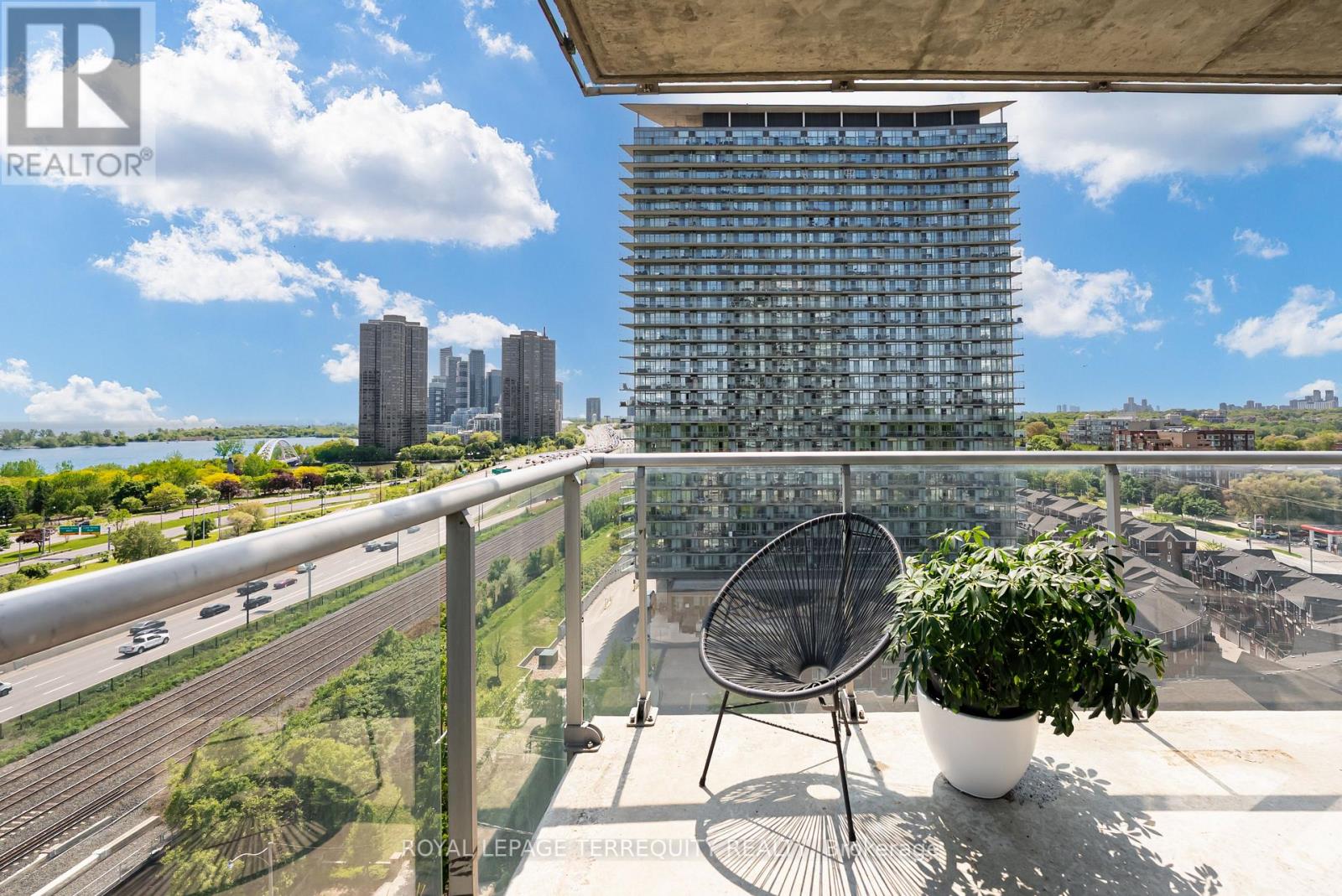 1210 - 15 Windermere Avenue, Toronto (High Park-Swansea), Ontario  M6S 5A2 - Photo 29 - W12441579