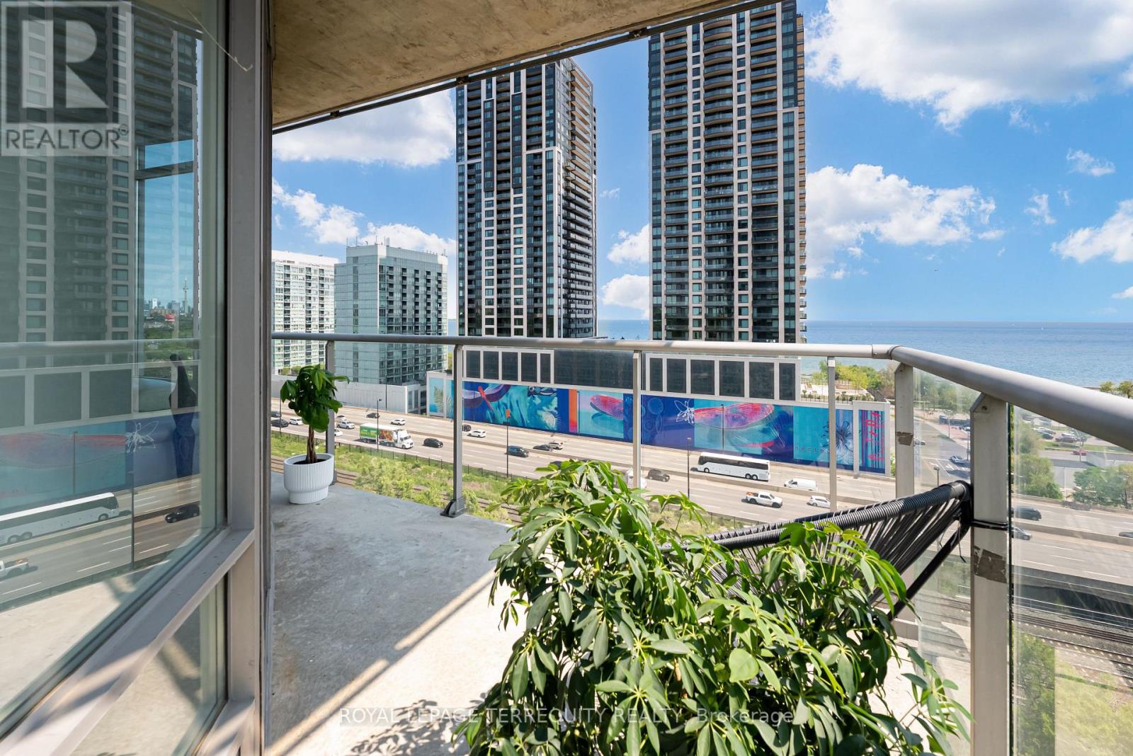 1210 - 15 Windermere Avenue, Toronto (High Park-Swansea), Ontario  M6S 5A2 - Photo 30 - W12441579