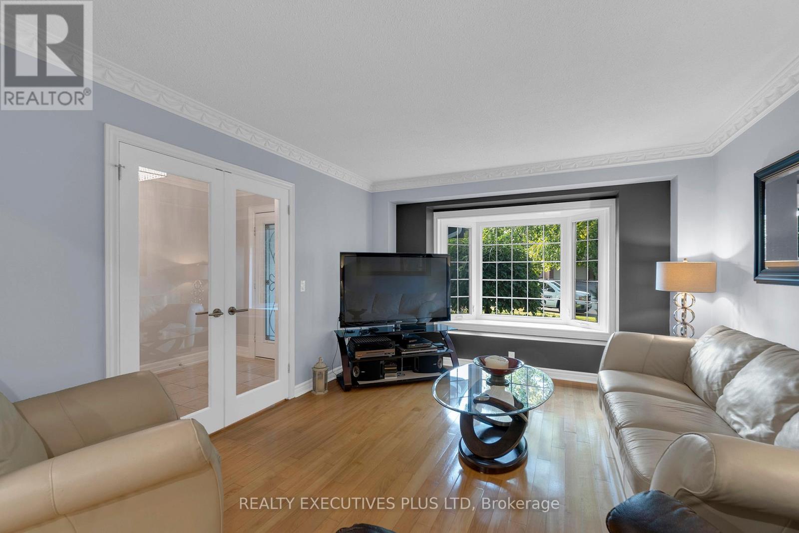 16 Melita Place, Brampton, Ontario  L6S 2Z3 - Photo 11 - W12441594