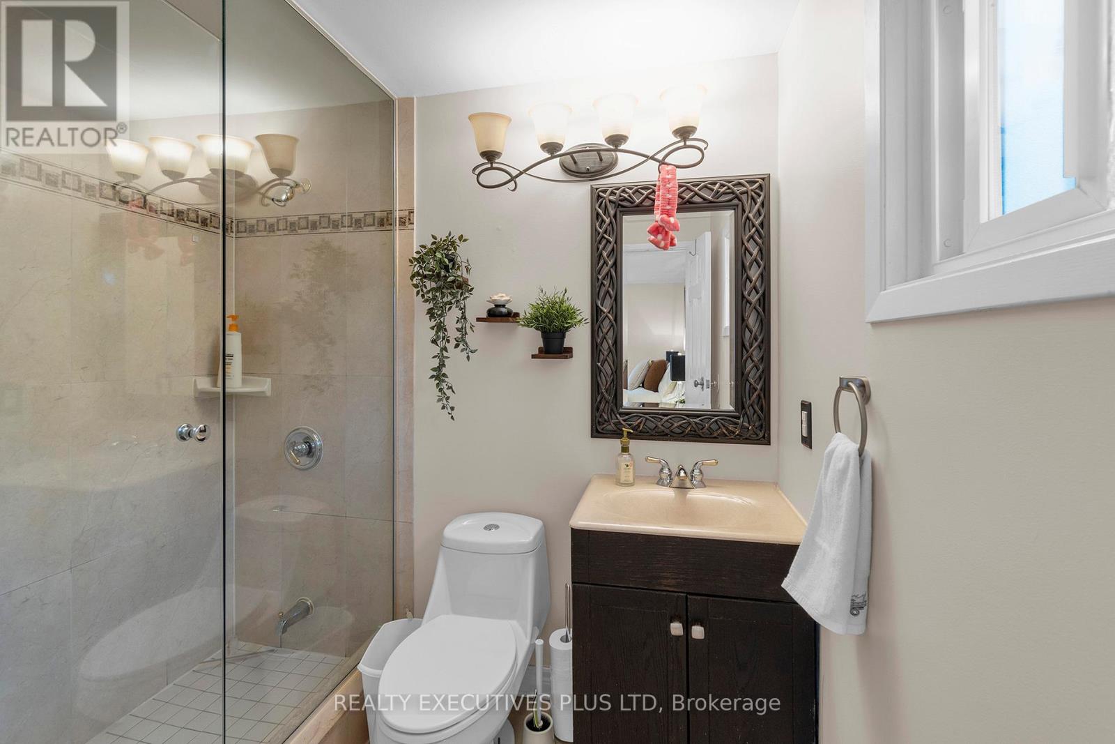 16 Melita Place, Brampton, Ontario  L6S 2Z3 - Photo 28 - W12441594