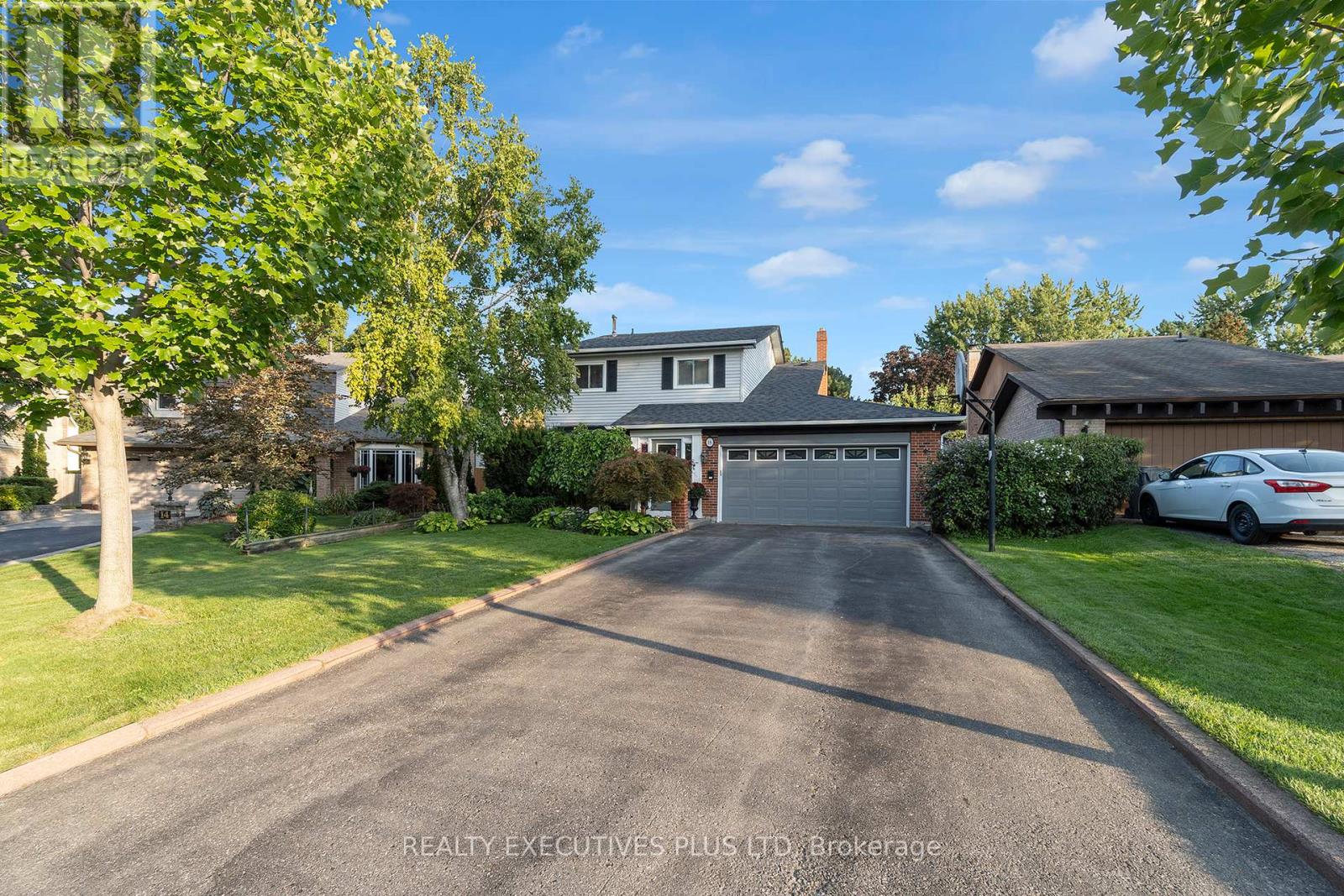 16 Melita Place, Brampton, Ontario  L6S 2Z3 - Photo 3 - W12441594