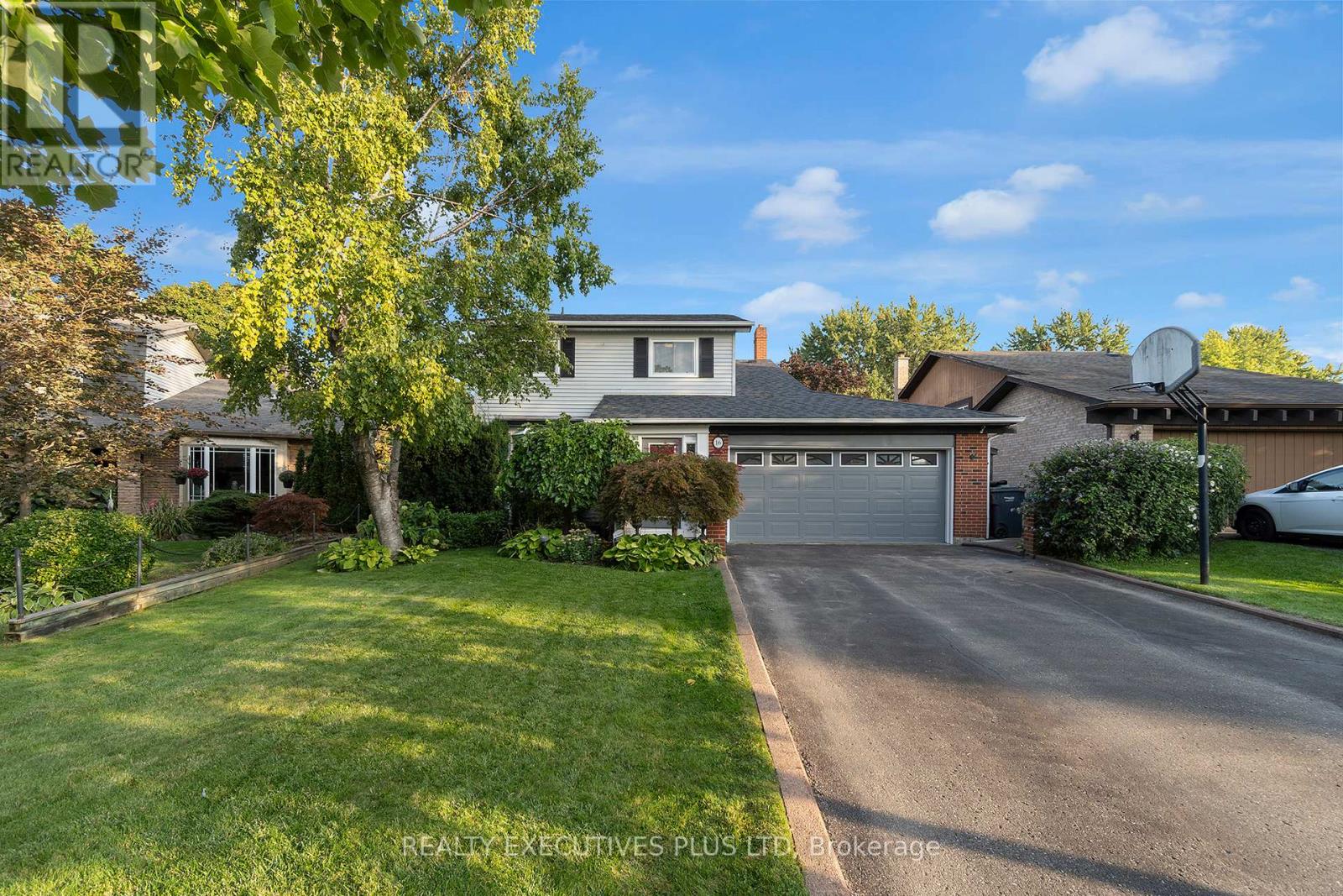 16 Melita Place, Brampton, Ontario  L6S 2Z3 - Photo 4 - W12441594