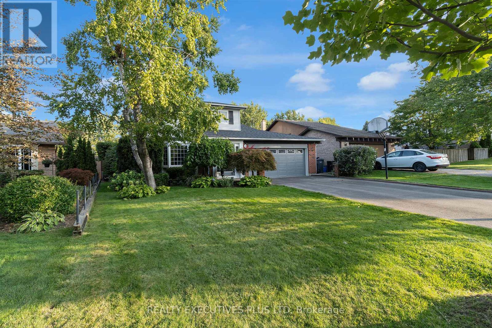 16 Melita Place, Brampton, Ontario  L6S 2Z3 - Photo 5 - W12441594