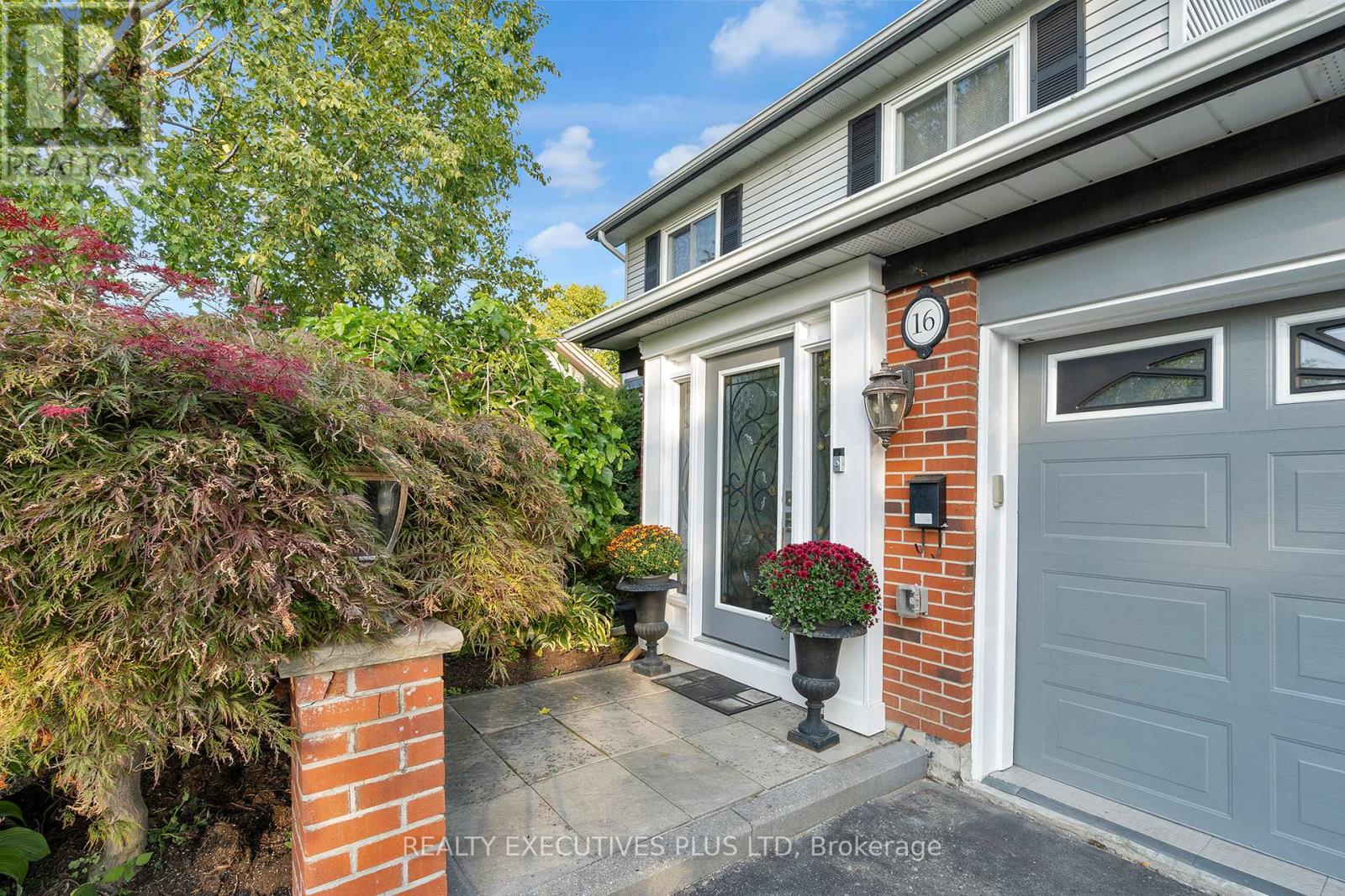 16 Melita Place, Brampton, Ontario  L6S 2Z3 - Photo 6 - W12441594