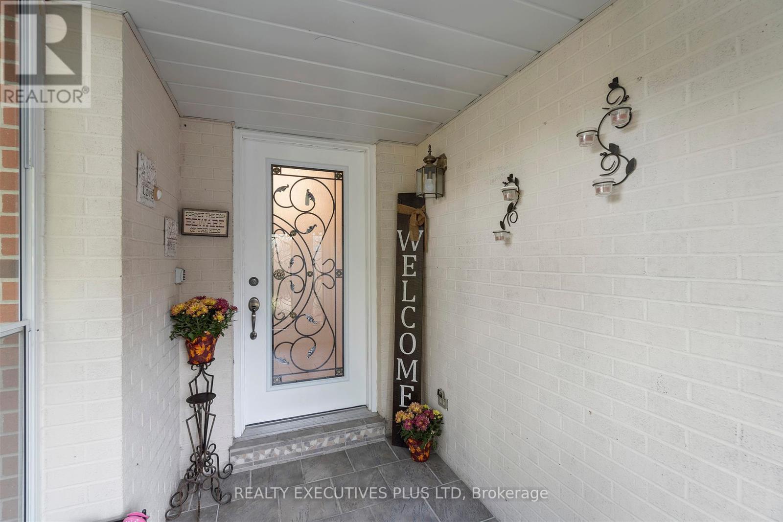 16 Melita Place, Brampton, Ontario  L6S 2Z3 - Photo 7 - W12441594