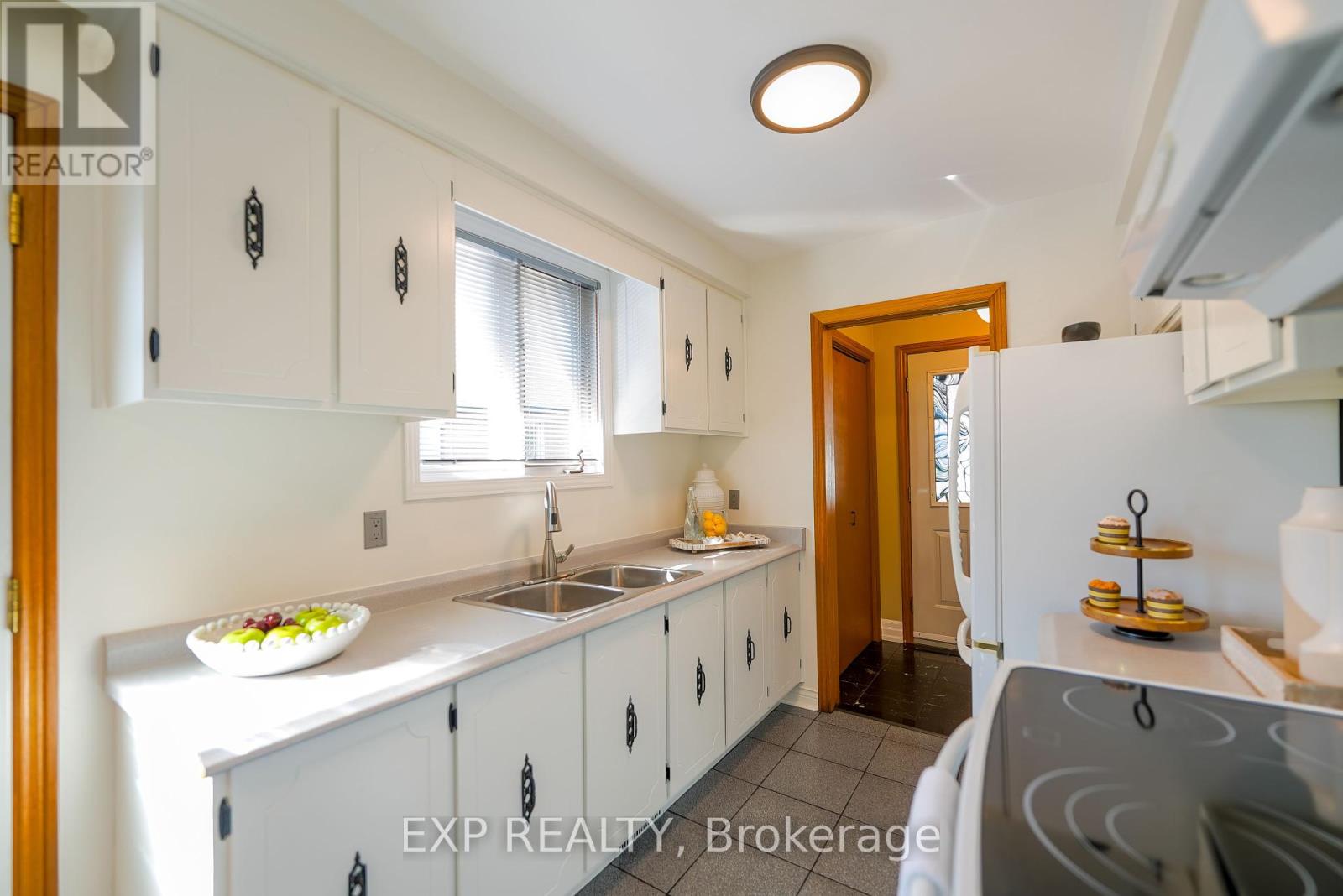 902 Sixth Street, Mississauga (Lakeview), Ontario  L5E 1N6 - Photo 27 - W12441598