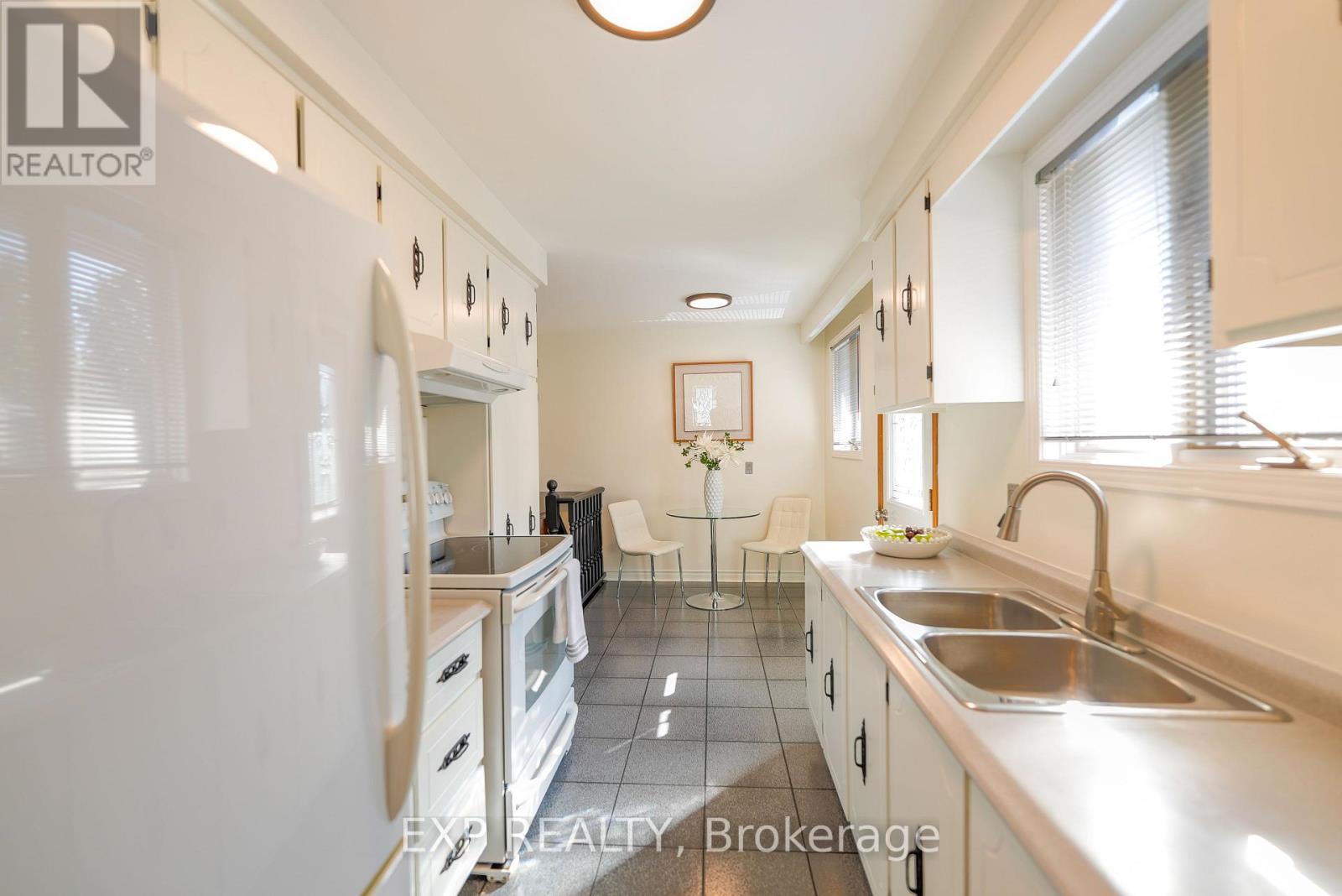 902 Sixth Street, Mississauga (Lakeview), Ontario  L5E 1N6 - Photo 28 - W12441598