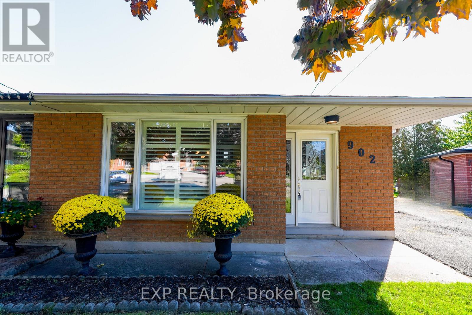 902 Sixth Street, Mississauga (Lakeview), Ontario  L5E 1N6 - Photo 3 - W12441598