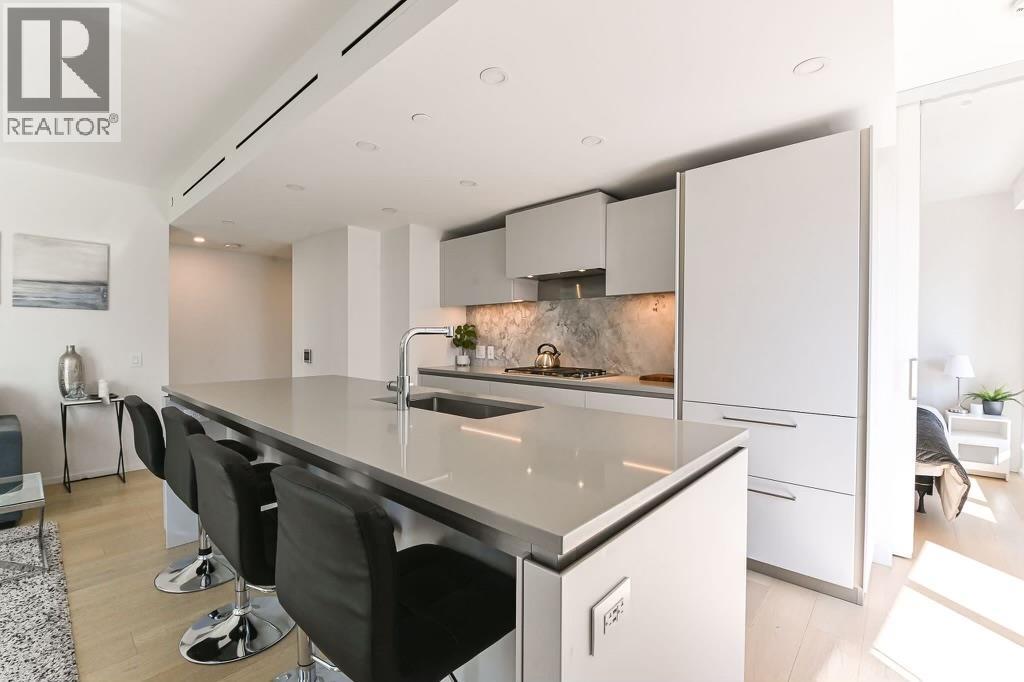 402 889 Pacific Street, Vancouver, British Columbia  V6Z 1C3 - Photo 2 - R3054819