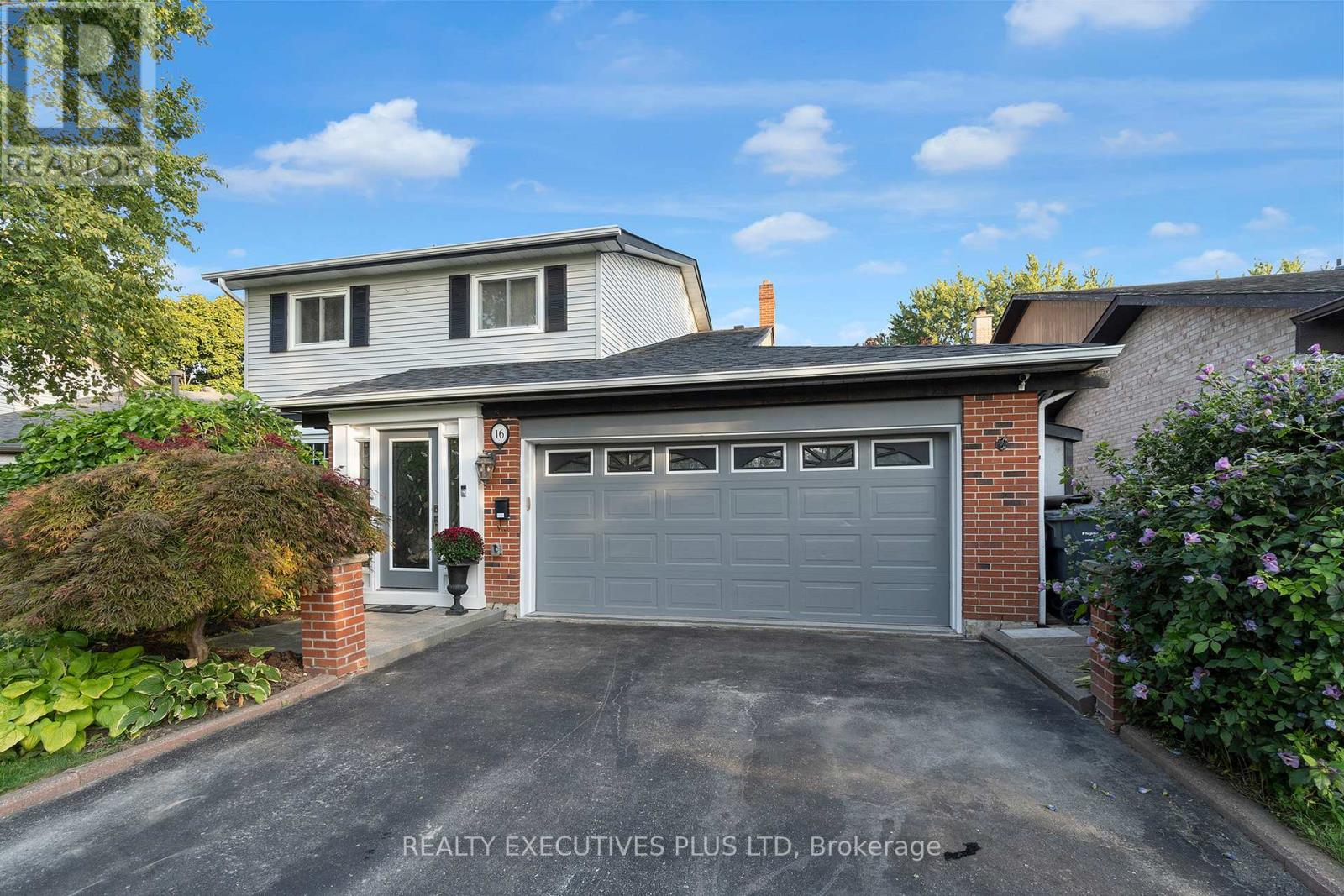 16 Melita Place, Brampton, Ontario  L6S 2Z3 - Photo 2 - W12441594