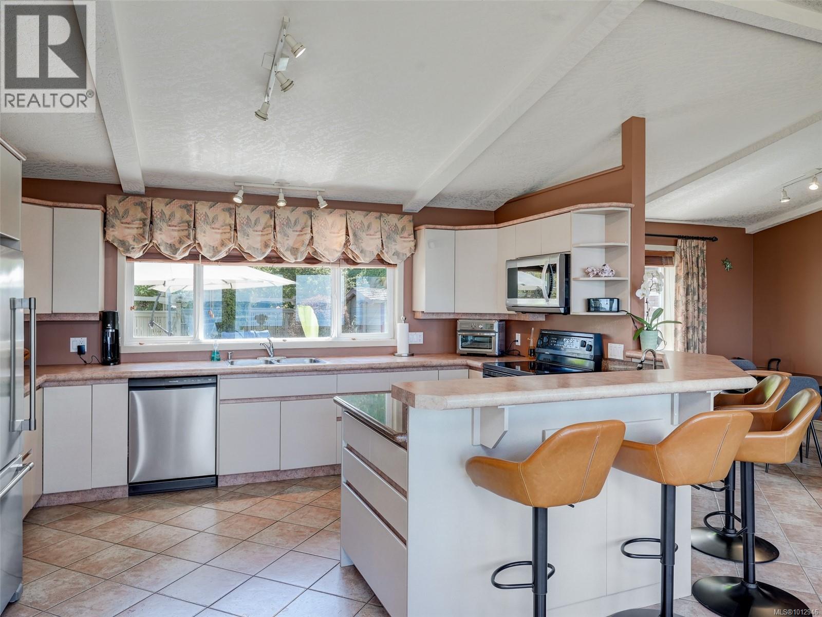 2606 James Island Rd, Central Saanich, British Columbia  V8M 1V4 - Photo 2 - 1012946