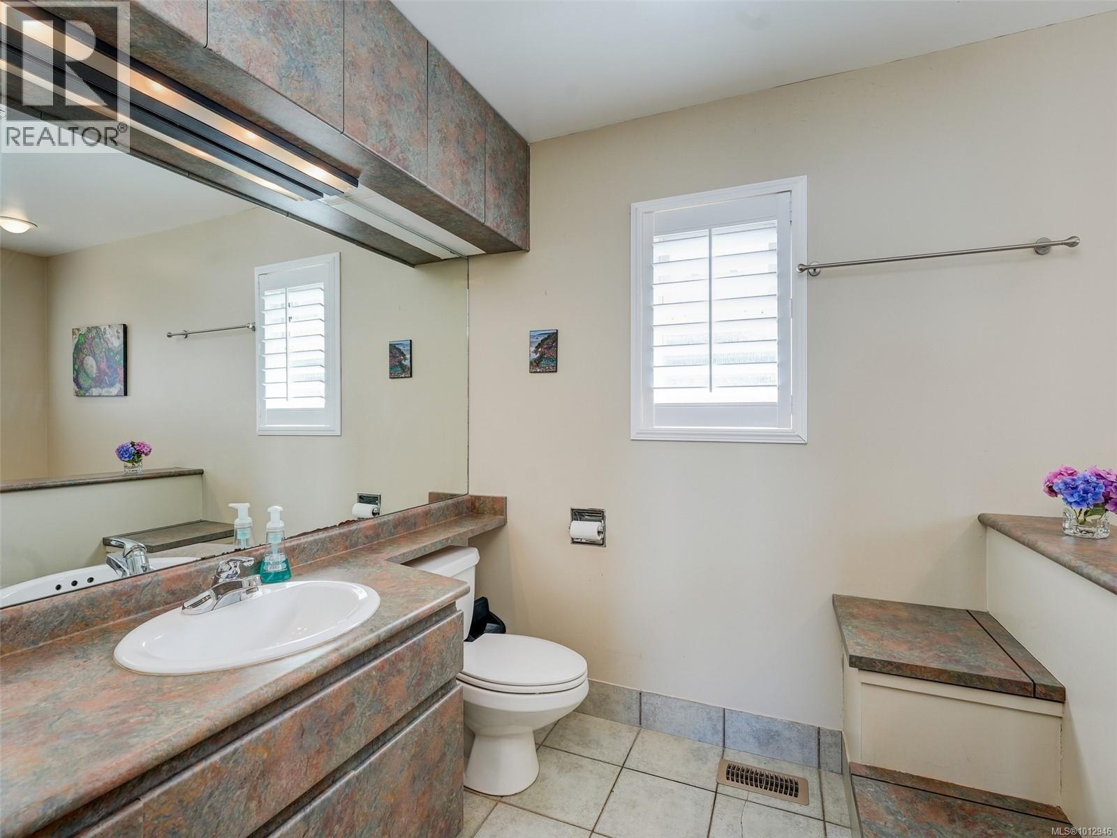 2606 James Island Rd, Central Saanich, British Columbia  V8M 1V4 - Photo 9 - 1012946