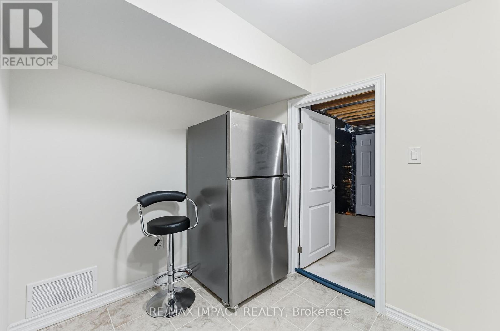 39 Connolly Road, Kawartha Lakes (Lindsay), Ontario  K9V 5H5 - Photo 41 - X12441533