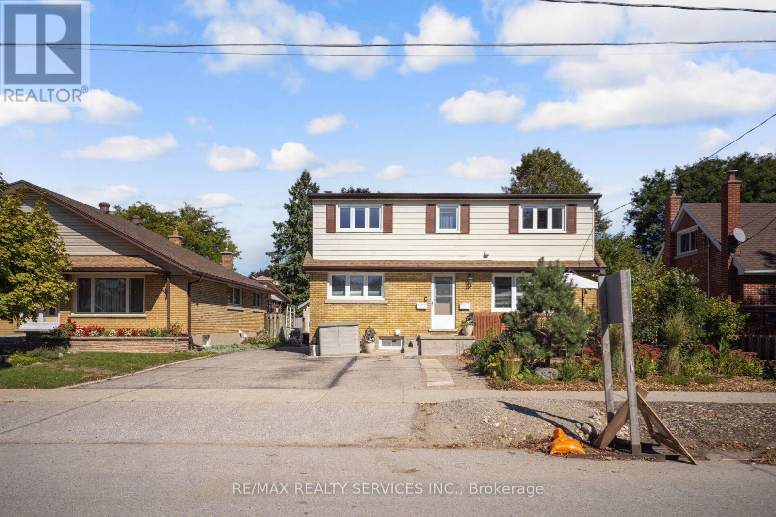 476 Prospect Avenue, Kitchener, Ontario  N2A 1E1 - Photo 1 - X12441573