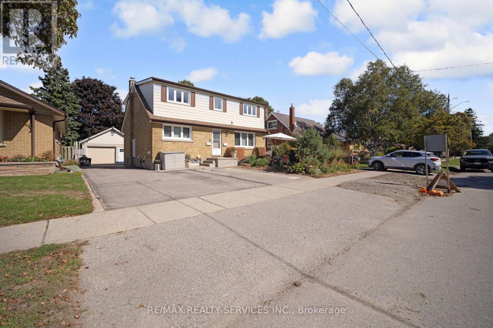 476 Prospect Avenue, Kitchener, Ontario  N2A 1E1 - Photo 2 - X12441573