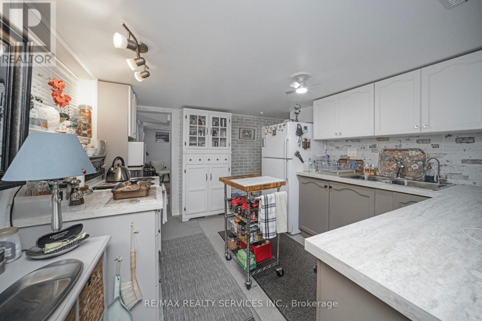 476 Prospect Avenue, Kitchener, Ontario  N2A 1E1 - Photo 44 - X12441573