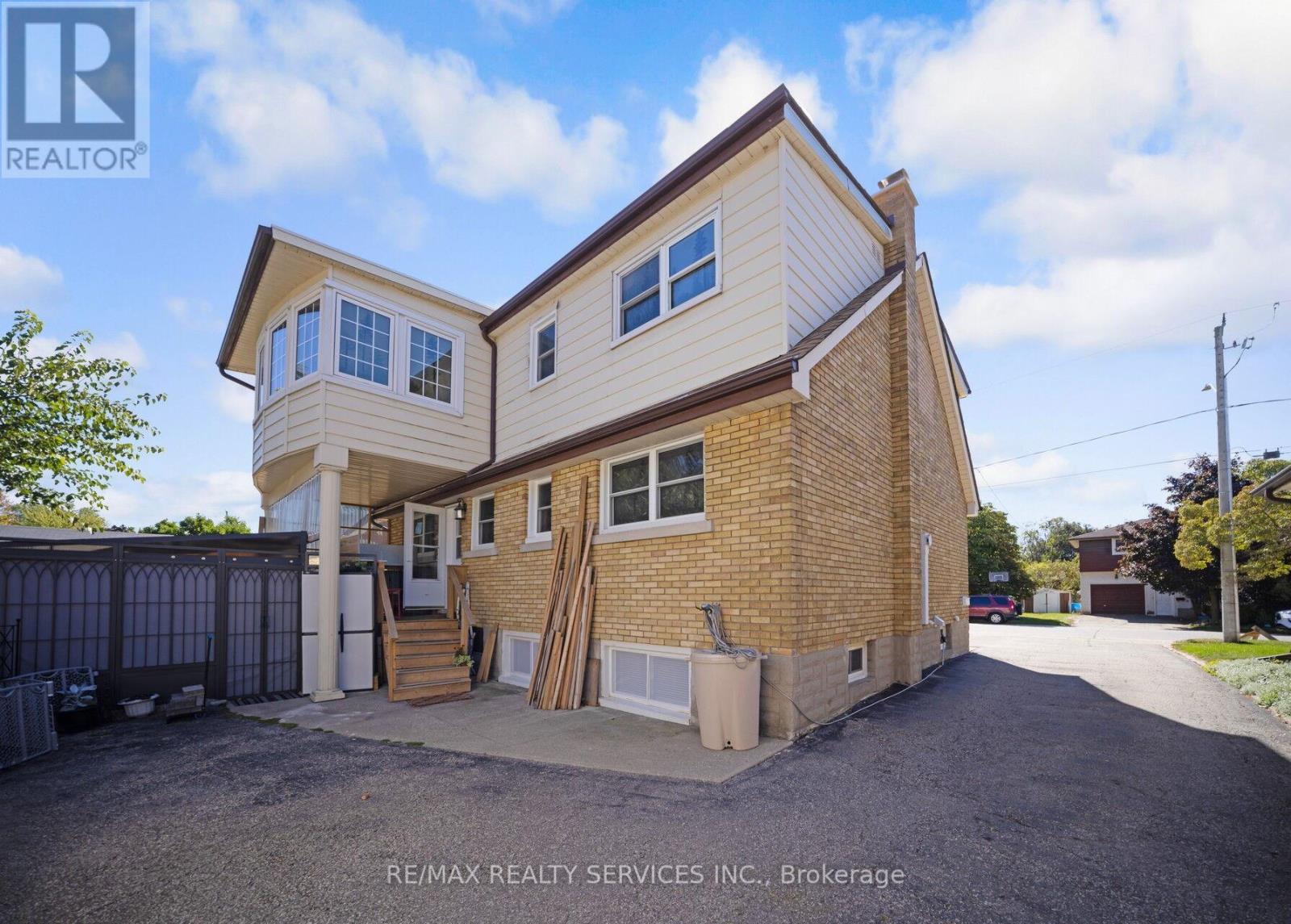 476 Prospect Avenue, Kitchener, Ontario  N2A 1E1 - Photo 5 - X12441573