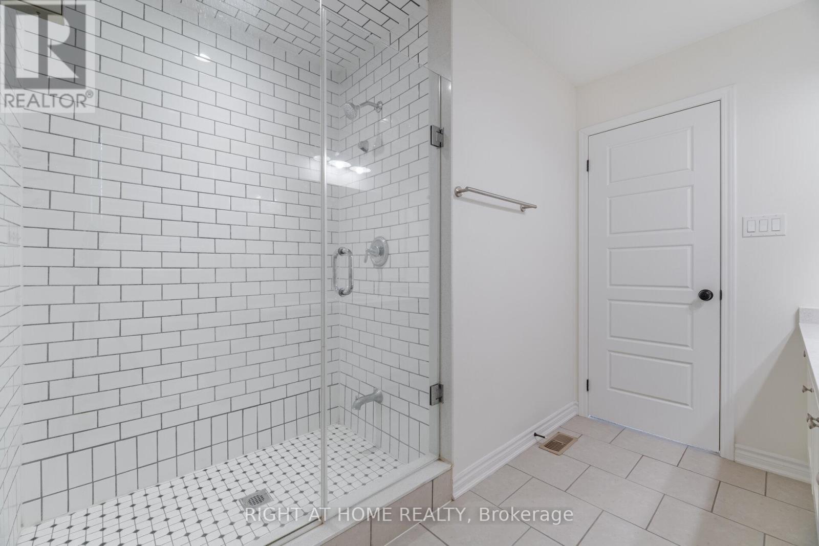 28 Pickett Place, Cambridge, Ontario  N3E 0B4 - Photo 31 - X12441577
