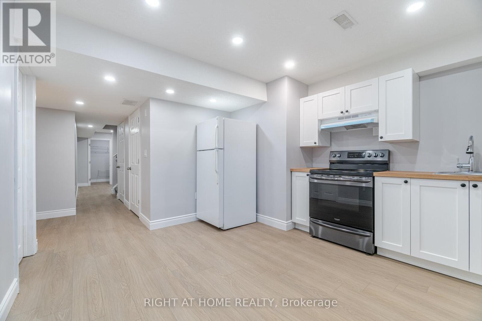 28 Pickett Place, Cambridge, Ontario  N3E 0B4 - Photo 40 - X12441577