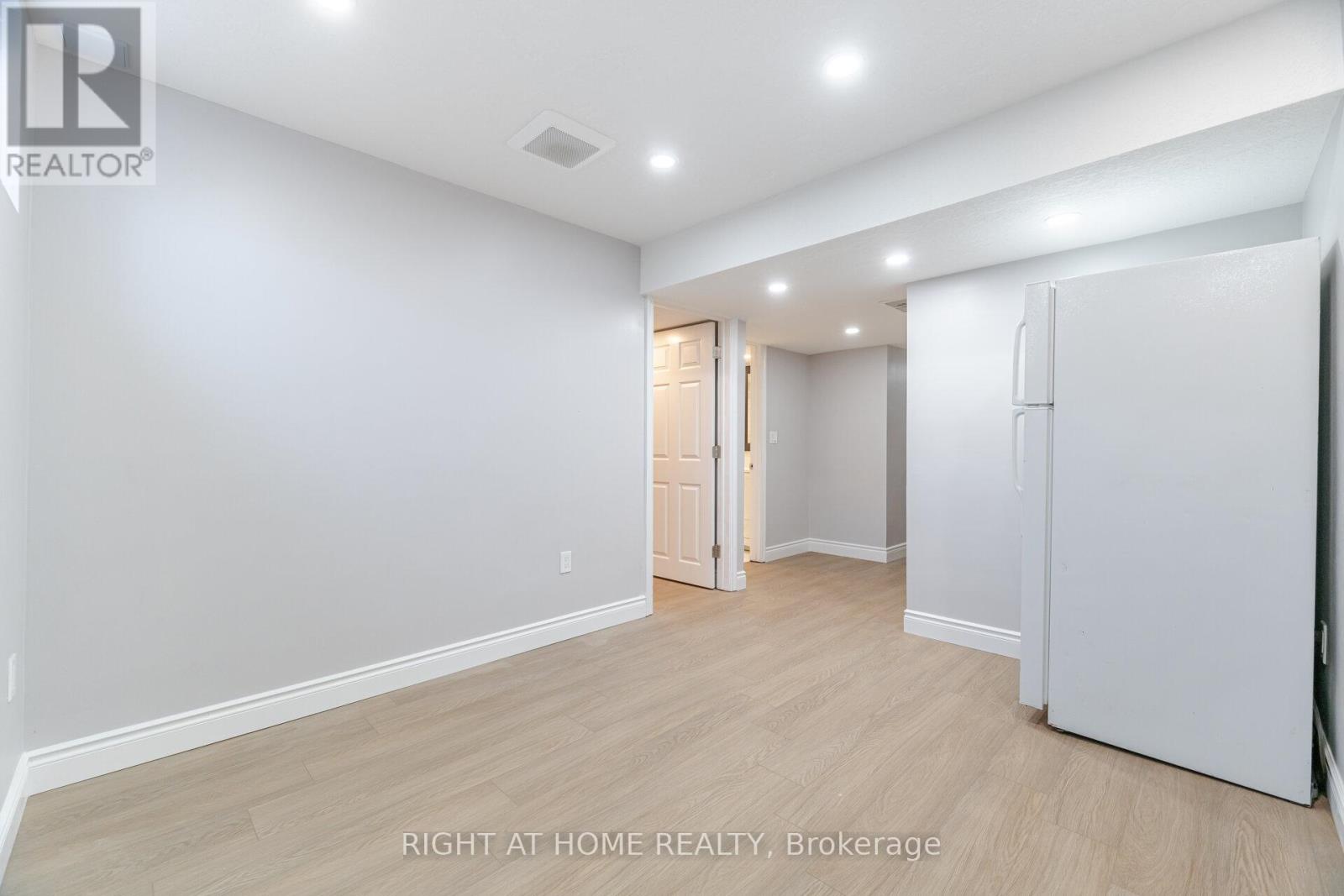 28 Pickett Place, Cambridge, Ontario  N3E 0B4 - Photo 42 - X12441577