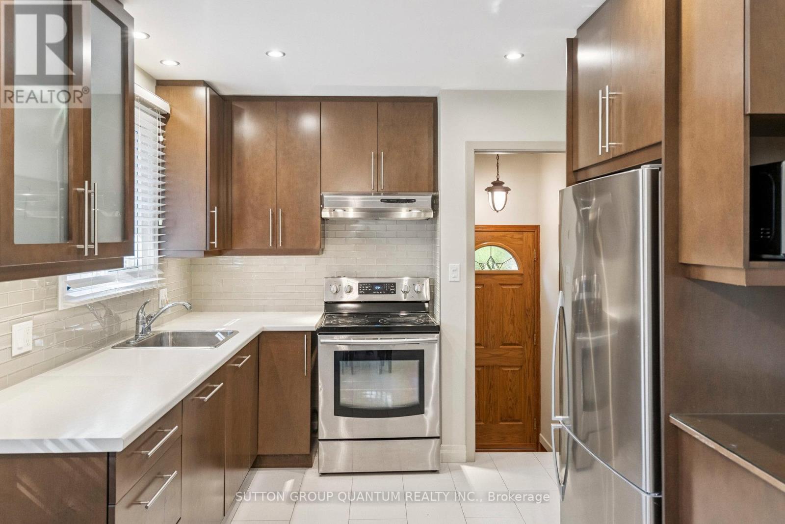 8 Bermuda Drive, St. Catharines, Ontario  L2M 4E6 - Photo 12 - X12441580