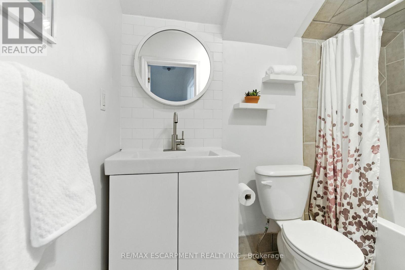 78 Oak Avenue, Hamilton (Landsdale), Ontario  L8L 5M8 - Photo 24 - X12441590