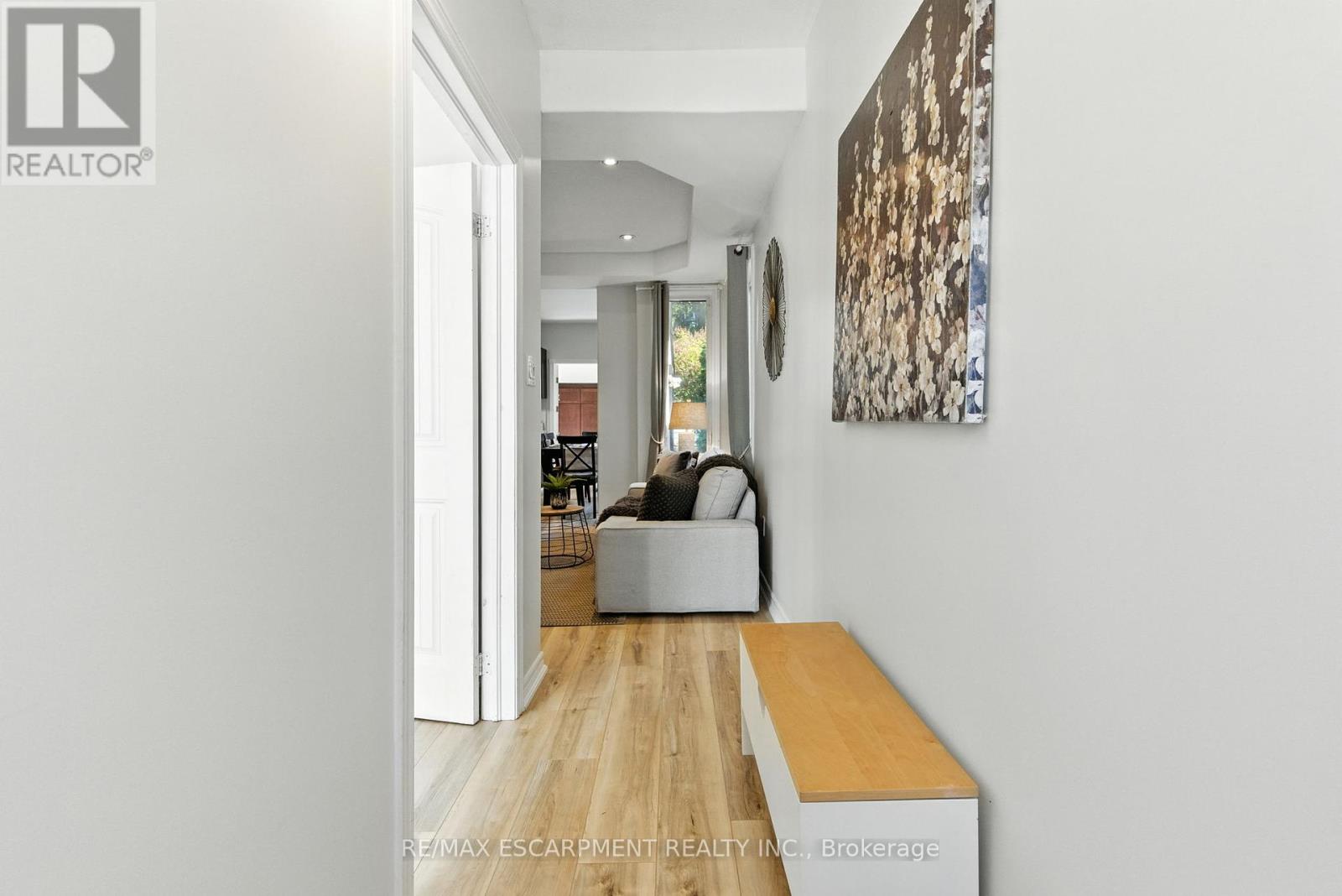 78 Oak Avenue, Hamilton (Landsdale), Ontario  L8L 5M8 - Photo 4 - X12441590