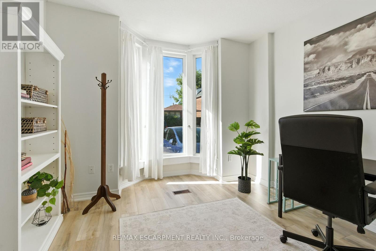 78 Oak Avenue, Hamilton (Landsdale), Ontario  L8L 5M8 - Photo 7 - X12441590